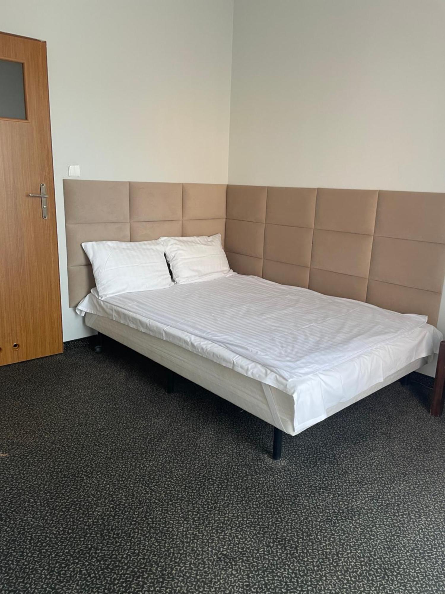 Dom Pracy Tworczej Aparthotel Uniejow Room photo